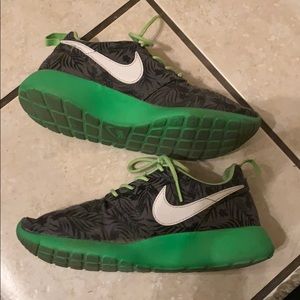 Youth Green Sole Tropical Nike Roshe
